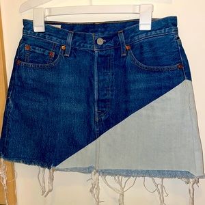 Levi’s jean mini skirt with unique design/ size 29/ NWOT